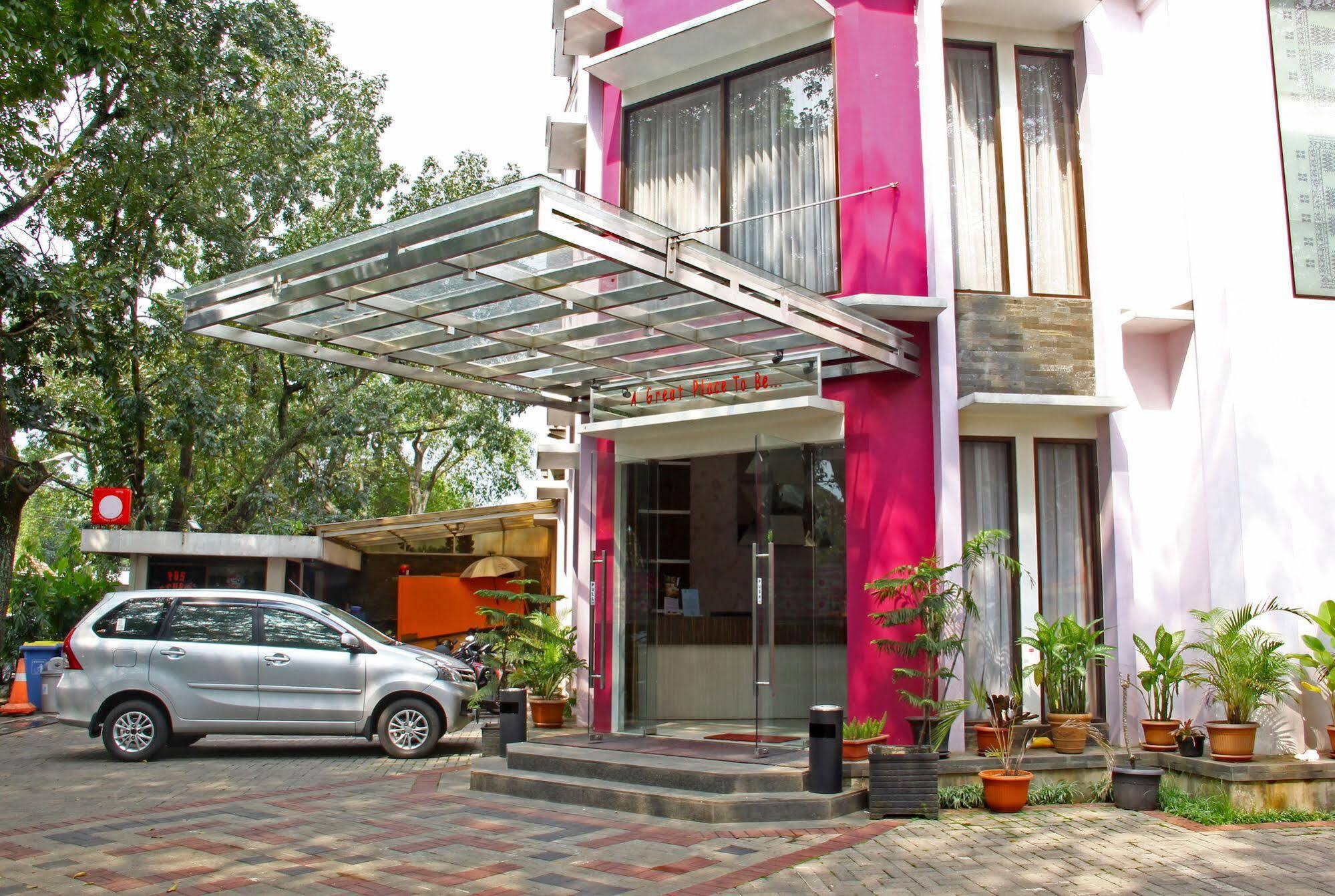 Reddoorz Plus @ Natuna Bandung Kültér fotó