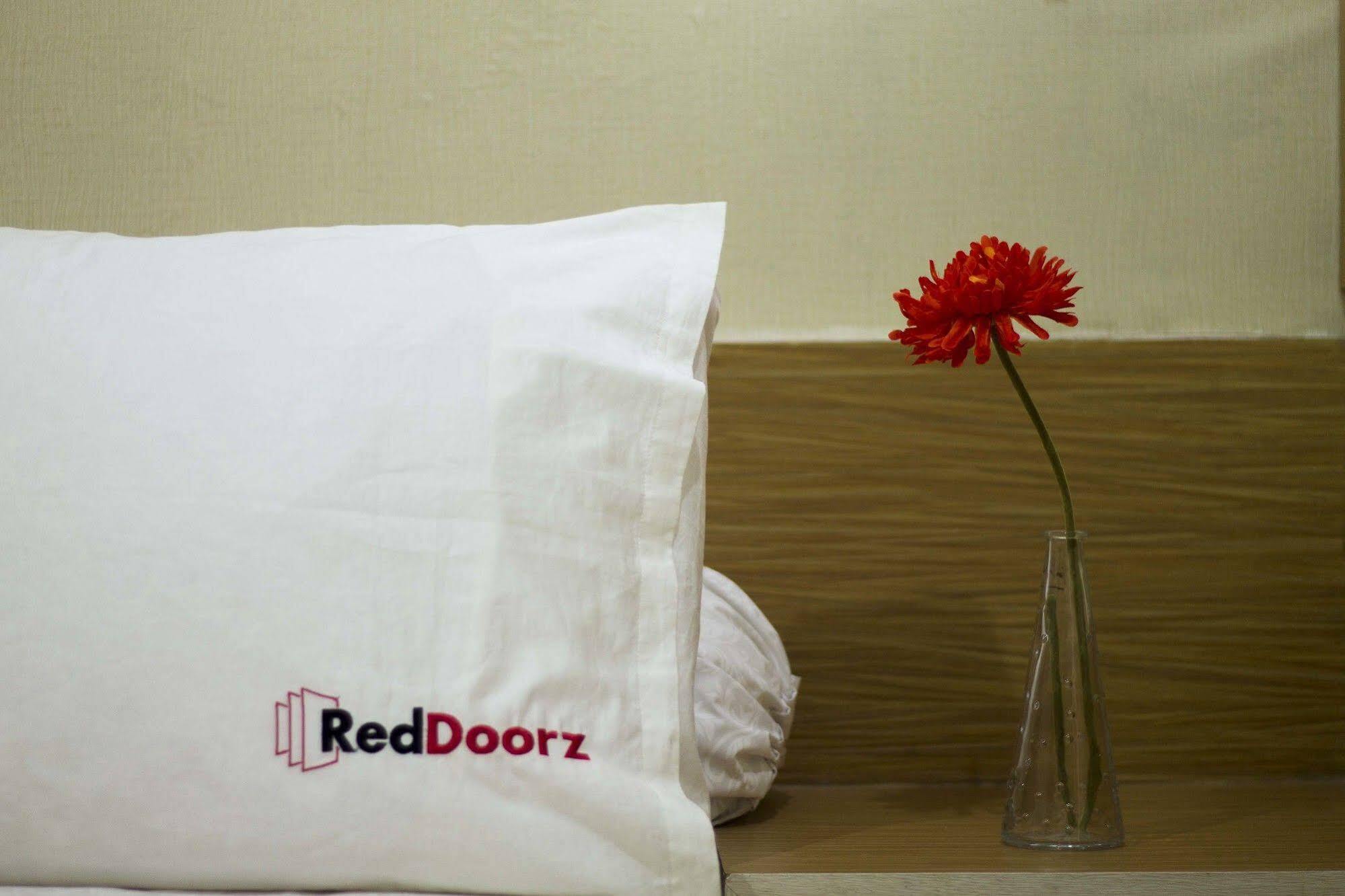 Reddoorz Plus @ Natuna Bandung Kültér fotó